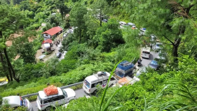Palung-Hetauda Road Blocked for 36 Hours, Thousands of Passengers Stranded