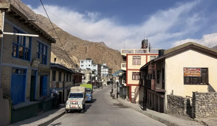 Floods and Landslides Halt Customs and Disrupt Communications in Mustang