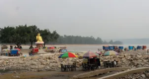 Traders Return to Flood-Ravaged Narayani Riverbank