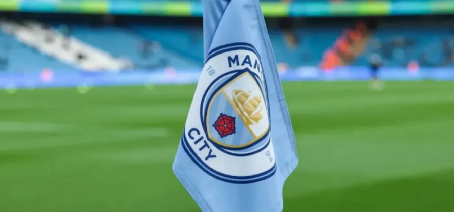 Chelsea and Arsenal Win as Liverpool Prepare to Face Manchester City