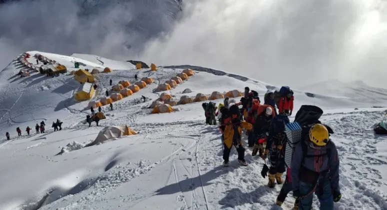 Nepal Issues Autumn Climbing Permits to 1,098 Climbers From 71 Countries
