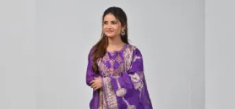 Singer Elina Chauhan Asks Media to Let Her Live in the Present