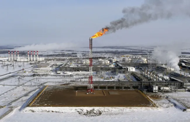 Zelensky Announces Further Ukrainian Strikes on Russian Oil Refineries