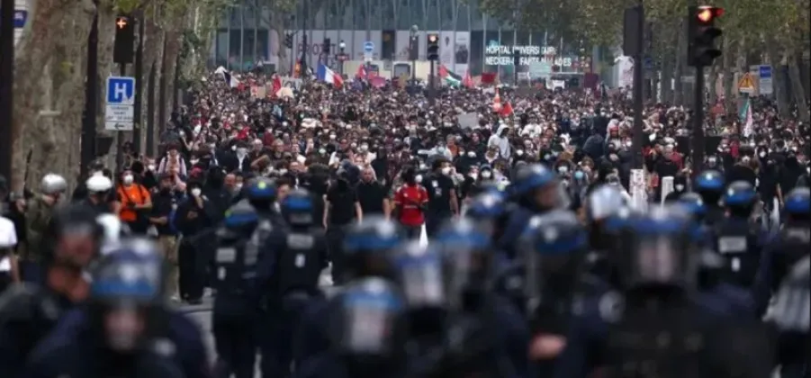 France Protests Over Inflation Turn Violent; Macron Calls for Calm