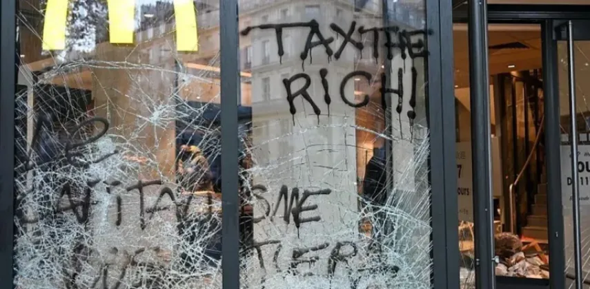 Thousands of Students and Teachers Protest in Athens Over Cost of Living