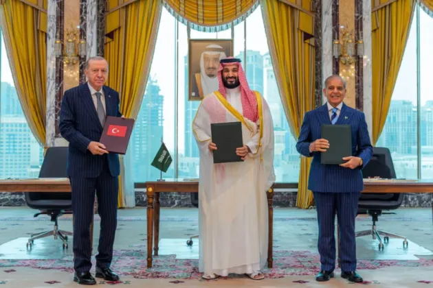 Turkey submits Mecca joint defense pact to parliament