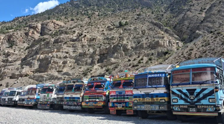 More Than 500 Containers Stranded on Mustang Road After Floods and Landslides